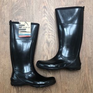 Black rain boots ☔️